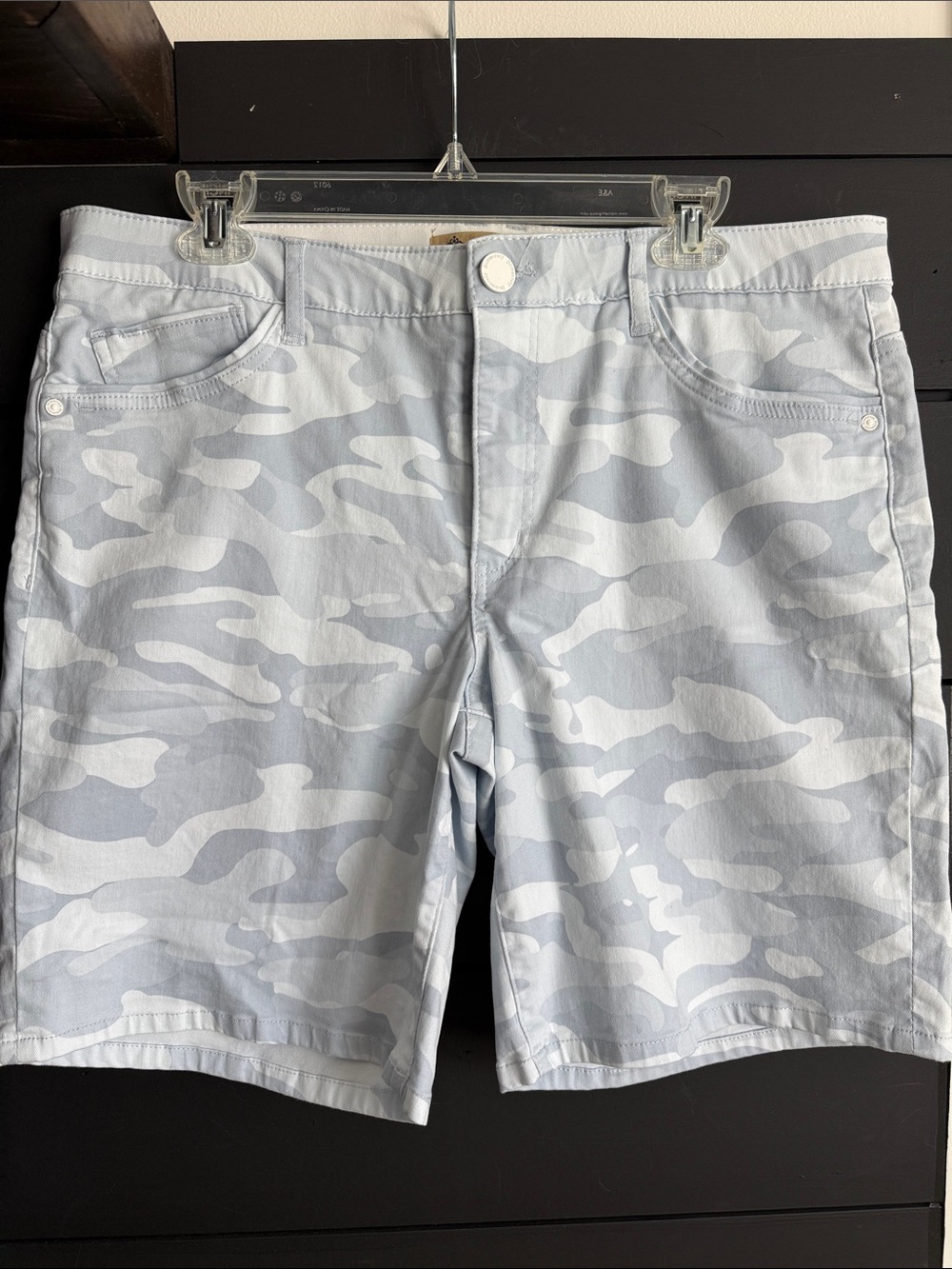 Democracy Light Gray Camo Flat-Front Shorts Women’s 16